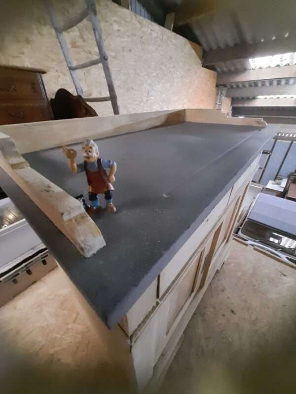 Armoire basse avec pierre bleue – Image 2